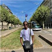 Professeur particulier fournissant des cours de soutien scolaire en Anglais à quiconque le souhaite